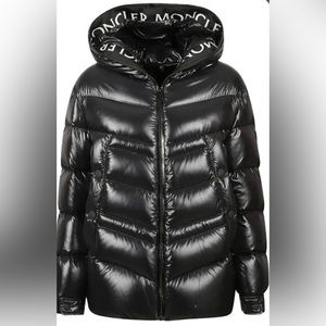 Moncler clair padded down jacket worn once originally 2,000